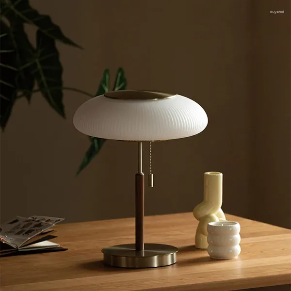 Lampes de table Nordic Postmodern Desk lampe lecture Lumière Luxury Restaurant Chambre de chambre à coucher Verre