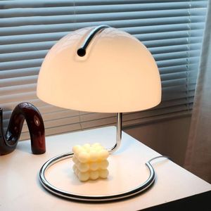 Tafellampen Nordic Retro Glas Lamp Slaapkamer Nachtkastje Sfeer Licht Metaal Net Rood Homestay Decoratief