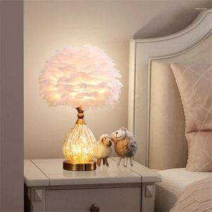 Lampes de table nordique simples pour le salon lampe à chambre à coucher LED moderne lampe de chevet romantique belle plume baignade e27 luminaires