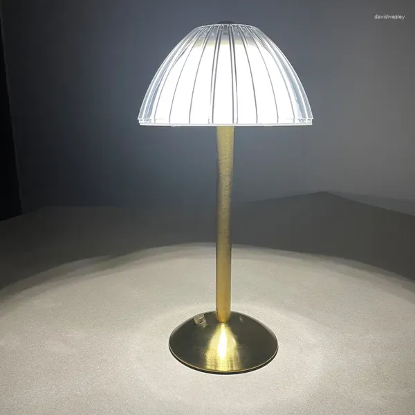 Lampes de table nordique Vintage Bar Crystal lampe métal acrylique Petite chambre de nuit
