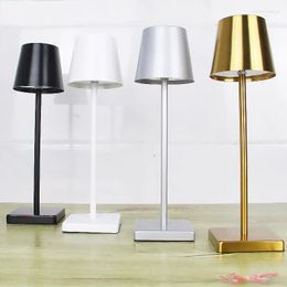 Lampes de table Accessoires de bureau Lampes LED Bureau Décoration de maison de luxe Nappe Lampe intelligente Abat-jour en métal Tables de nuit rechargeables