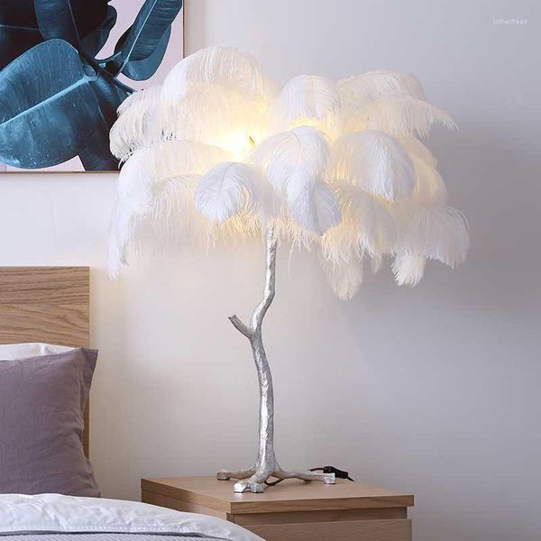 Lampes de table Plume d'autruche Tout cuivre Laiton Lampe en résine Style européen Trépied Lampe de bureau LED Chevet Romantique Princesse Décor LightingTable