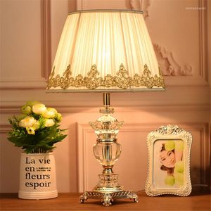 Lampes de table ourfeng lampe cristalline LED moderne de bureau Light Home Luxury Luxury Creative Decorative Tissu pour le foyer de chambre à coucher El