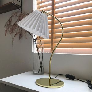 Lampes de table lampe plissée chambre chevet verticale nordique Design simple et frais lumière luxe chambre décoration