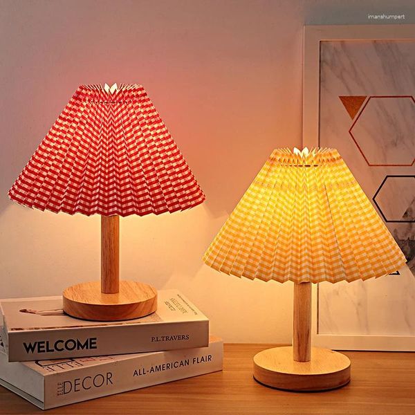 Lámparas de mesa Lámpara plisada Ins Nordic Ins Decoración del dormitorio Noche Net Net Ambiente rojo Madera sólida moderna