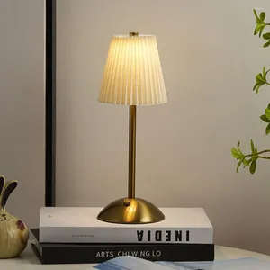 Tafellampen Geplooide Schaduw Nachtkastje Lamp Zacht Licht Decoratief Met Metalen Voet Oplaadbaar Voor Woonkamer Slaapkamer