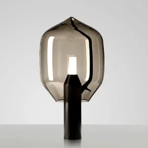 Tafellampen Postmoderne Creatieve Hardware Woonkamer Decoratie LED Lamp Kunst Nachtkastje Slaapkamer Verlichting Glazen Studie Bureaulampen