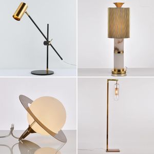 Lampes De Table Design Postmoderne Lampe De Bureau En Métal Décoration Au Modèle De Personnalité El Front Chambre Tête D'un Lit