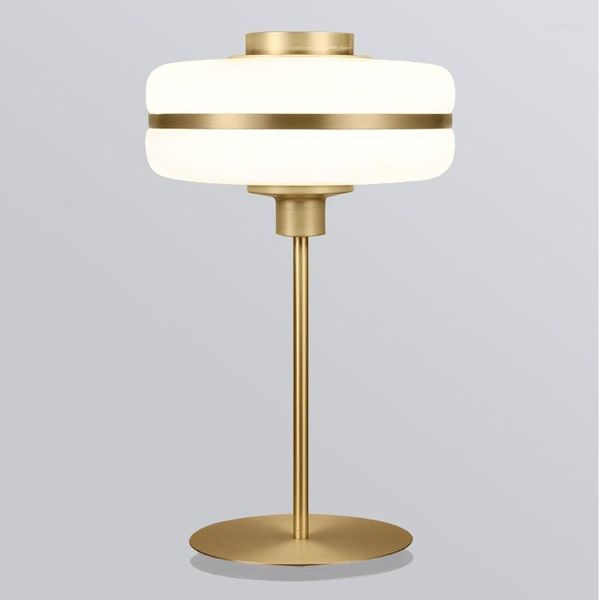 Lampes de table Postmoderne Golden Luxury LED Lampe Nordic Living Glass Single Head Desk Lights Bedroom Bedside El Simple Luminaires
