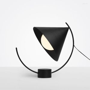 Tafellampen postmoderne hardware zwarte zitkamer kunstbed slaapkamer stylist voorbeeld bureau lees kleine lamp