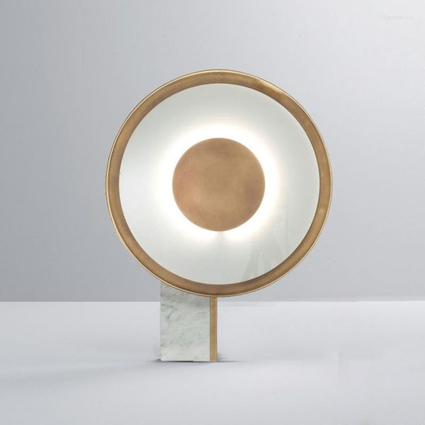 Lámparas de mesa Postmodern Luxury LED Light Marble White Plus Gold Lámpara de escritorio creativa para dormitorio, cabecera, estudio, habitación, decoración