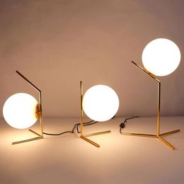 Lampes De Table Postmoderne Simple Boule De Verre Blanc Lampe Nordic Creative Chambre De Chevet E27 Dimmable Fer Déco Bureau LED Luminaire Table