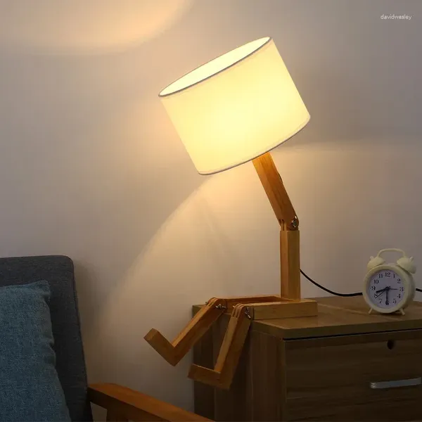 Lampes de table lisant la lampe créative légère en bois ajusté de forme de robot de bobine