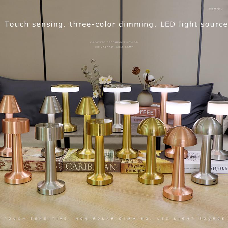 Lámparas de mesa Lámpara de metal retro Decoración táctil para bar Café Luz inalámbrica LED Luces nocturnas recargables Escritorio Dormitorio