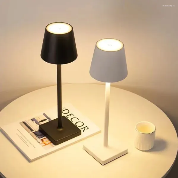 Lampes de table rétro minimaliste high pieds de nuit lumière créative décoration de restaurants extérieurs bars à chambres à coucher lampe à LED rechargeable