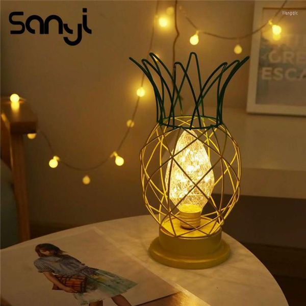 Lampes de table Sanyi Creative Fer Led Ananas Modélisation Lampe À Piles Chaud Blanc Nuit Romantique Lumière