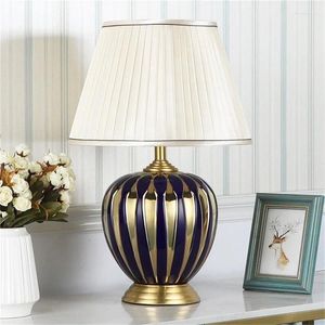 Lampes de table Sarok Lampe Céramique Copper Copper Bureau LED Fabric LED Fabric Decorative pour le lit de salle à manger du foyer