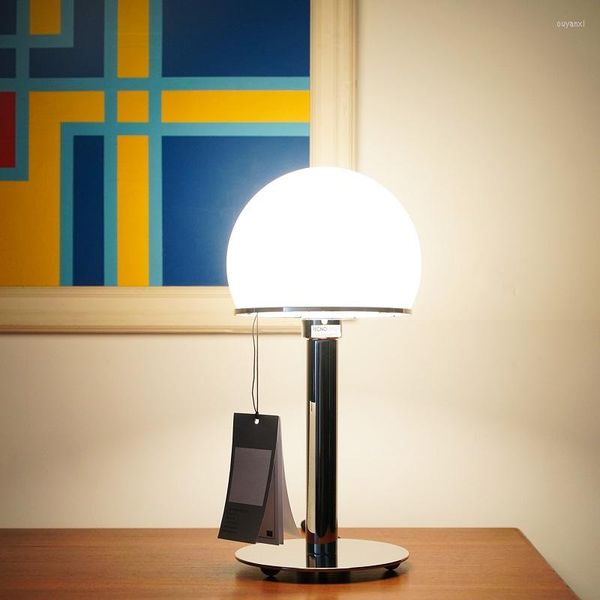 Lampes de table vendant une lampe créative dorée au Japon et en Corée du Sud