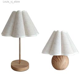 Lámparas de mesa Lámpara de mesa de madera de diseños simples con lámpara de 3 colores Lámparas de escritorio redondas de lino blanco de estilo coreano para decoración de dormitorios del hogar YQ240316