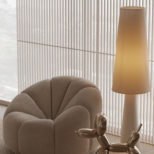 Lampes de table Lampadaire simple dans le salon Chambre nordique moderne Modèle vertical Hall d'exposition décoratif