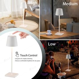 Lampes de table simples LED rechargeable tactile en métal lampe trois couleurs au chevet Creative Ambient Light Bar Extérieur Décoration Nuit
