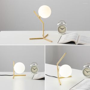 Lampes de table Simple Moderne Pur Cuivre Or Lait Blanc Lampe Chambre Chevet Étude Décoratif LED Verre Pour
