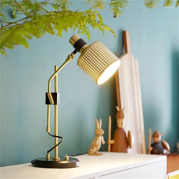 Lampes de table Temar Postmodern Lampe Simple Creative Design LED Bureau Lumière Angle Réglable Pour Chambre Salon Décor À La Maison