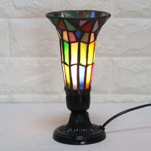 Tafellampen Tiffany Glass Lamp Vintage Baroklicht voor slaapkamer Beverkide Bureau Woonkamer Decor Nacht huisverlichting