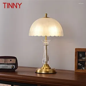 Lampes de table lampe en laiton moderne minuscule LED créatif de luxe de luxe Crystal Copper Desk Light for Home Living Room Bedroom Decor