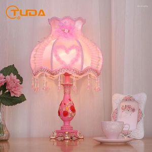 Tafellampen Tuda Europese stijl harslamp voor slaapkamer romantische en gezellige bruiloft bed decoratieve lantaarn E27