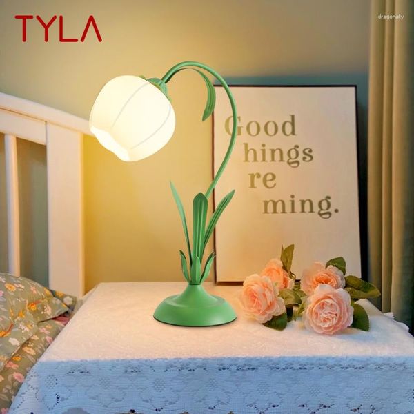 Lámparas de mesa TYLA, lámpara LED nórdica, creativa iluminación de escritorio de cristal Vintage verde, decoración moderna para el hogar, sala de estar, dormitorio, cabecera