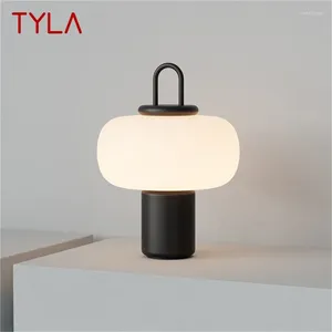 Tafellampen Tyla Postmoderne lamp Eenvoudig design LED Creative Desk Light Decor voor huis slaapkamer woonkamer