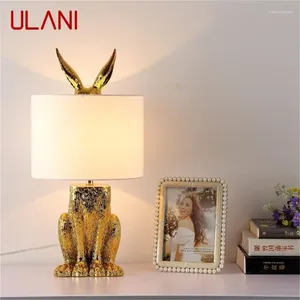 Lampes de table Ulani Resin Lampe moderne Creative Gold Shade LED Bureau Light For Home Living Room