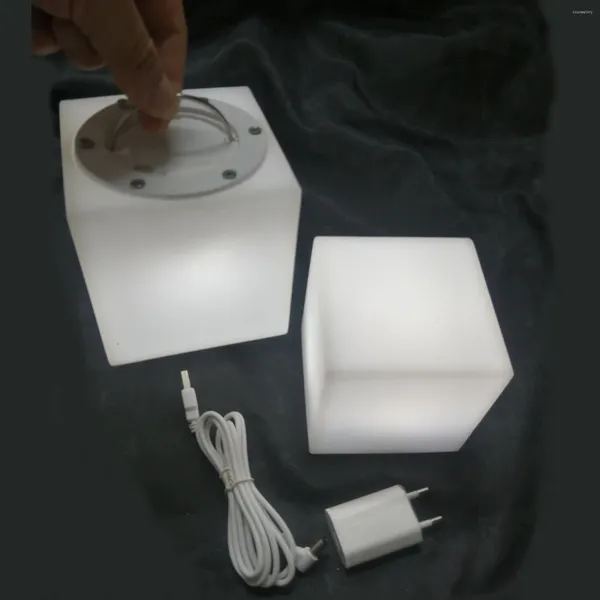 Lámparas de mesa USB recargable impermeable IP54 LED Lámpara de cubo cuadrado con un solo color blanco que brilla para Club Bar Restaurante