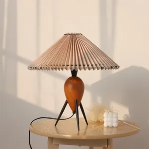 Tafellampen Vintage Retro High-end Geplooide Kleine Lamp Koreaanse Ins Met Dezelfde Slaapkamer Nachtkastje Verlichting Studeerkamer Decor Lichtpunt