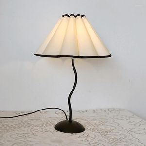 Tafellampen Vintage wiebellamp Retro bedlampje met bloemblaadjeskap en metalen voet E14/E27 lamp USB AU US EU UK Japanse of Koreaanse stekker