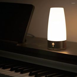 Lámparas de mesa Luz nocturna inteligente inalámbrica Sensor de movimiento del cuerpo humano Lámpara de escritorio alimentada por batería para el hogar Dormitorio Escritorio