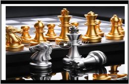 Table Loisirs Sports Jeux d'échecs en plein air Drop Delivery 2021 Ensemble international médiéval avec échiquier 32 pièces de jeux en argent doré 3080387
