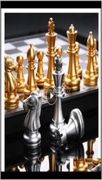 Table Loisirs Sports Jeux d'échecs en plein air Livraison directe 2021 Ensemble international médiéval avec échiquier 32 pièces de jeux en argent doré 5720225