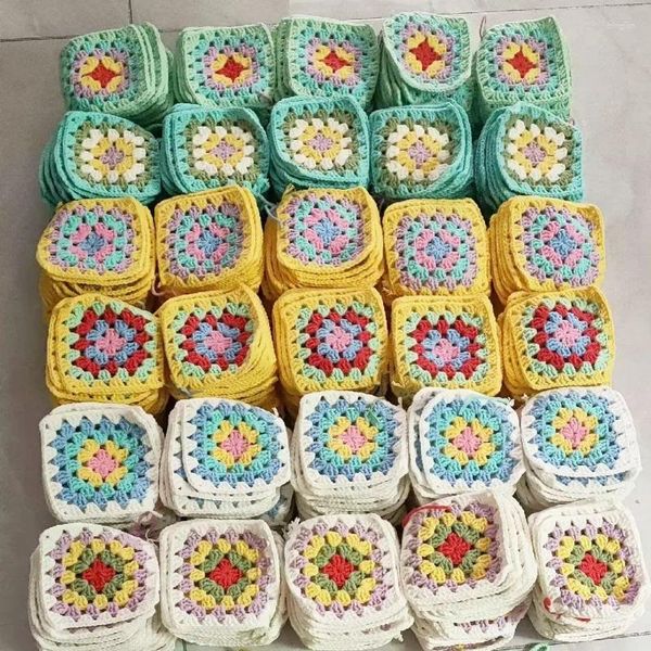 Alfombrillas de mesa 10 piezas/lote 11 cm Diy Crochet Multicolor Granny Square Coasters Decoración Copa hecha a mano Patch de ropa de lana