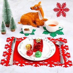 Tapis de table 1PC napperons de noël flocon de neige en forme de feutre tapis de tasse anti-dérapant napperon cuisine nourriture bol coussin pour la maison rouge