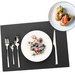 Lot de 2 sets de table Ajoutez une touche d'élégance à votre salle à manger avec ces sets de table rectangulaires en silicone gris foncé 40 à 30 cm