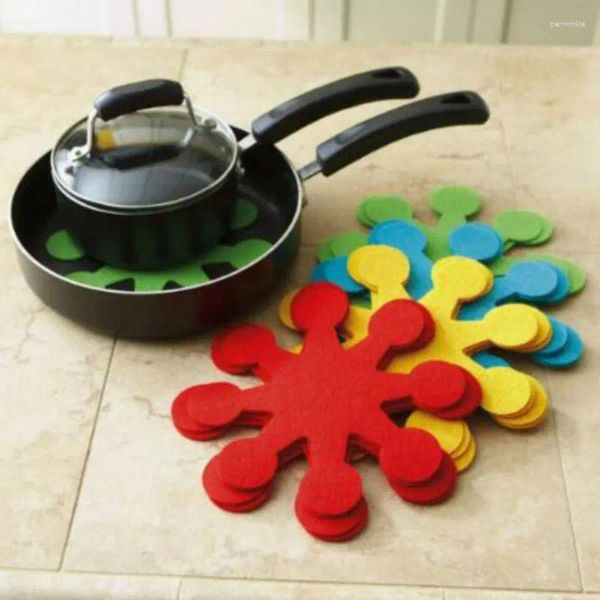 Esteras de mesa 4pcs en forma de flor de la olla de pascua de la olla de pascua protectores de plato de plato anti-scratch divisores divisores de fieltro con ocho pétalos 4 colores