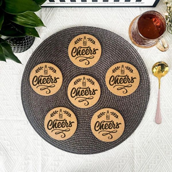 Esteras de mesa 6pcs/set fresco creativo grabado patrón de corcho redondeadoras de corcho redondeadas para tazas de café tazas de bebidas y vajilla