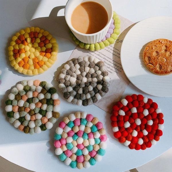 Tapis de Table ronds mignons, boules de feutre, napperons isolés faits à la main, matériau adapté à la décoration