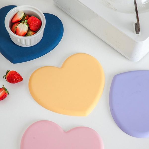 Tapetes de mesa, tapete de silicona resistente al calor, taza de bebida más gruesa, posavasos antideslizantes, mantel Individual en forma de corazón, accesorios de cocina, soporte