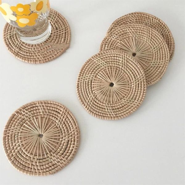 Tapetes de mesa estilo Ins, almohadilla aislante de ratán de té tejida a mano, portavasos creativo Simple, piezas circulares con forma de flor para el hogar