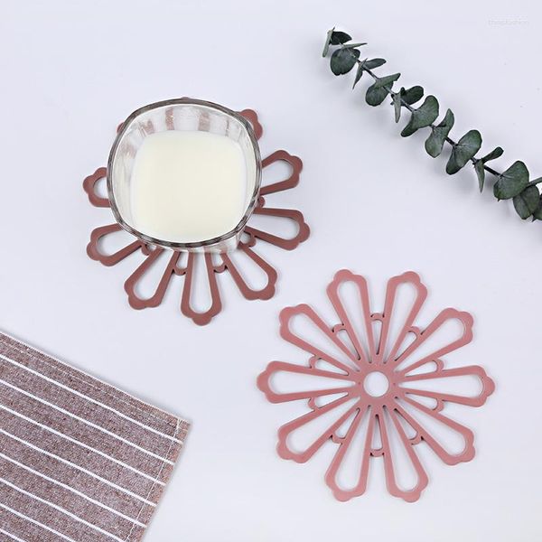 Las alfombrillas de mesa venden posavasos multifunción de forma gruesa de la flor de la flor de silicona resistente al calor.