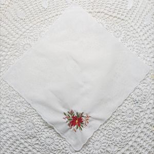 Serviette de Table 12 pièces mouchoirs en tissu de coton blanc Hankies de mariage bords festonnés Hanky brodé Floral 12 