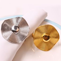 Tafel servethouders goud en zilveren servet ringen hoed ontwerp